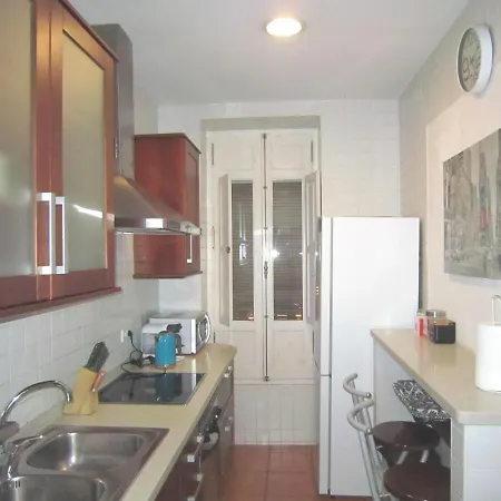 Main Station Apartment *